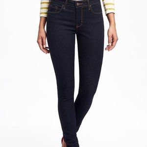 Short Mid-Rise Old Navy Rockstar Jeans